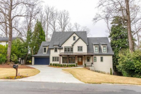 Beautiful Brookhaven Oasis, with a BMW X2 to rent!